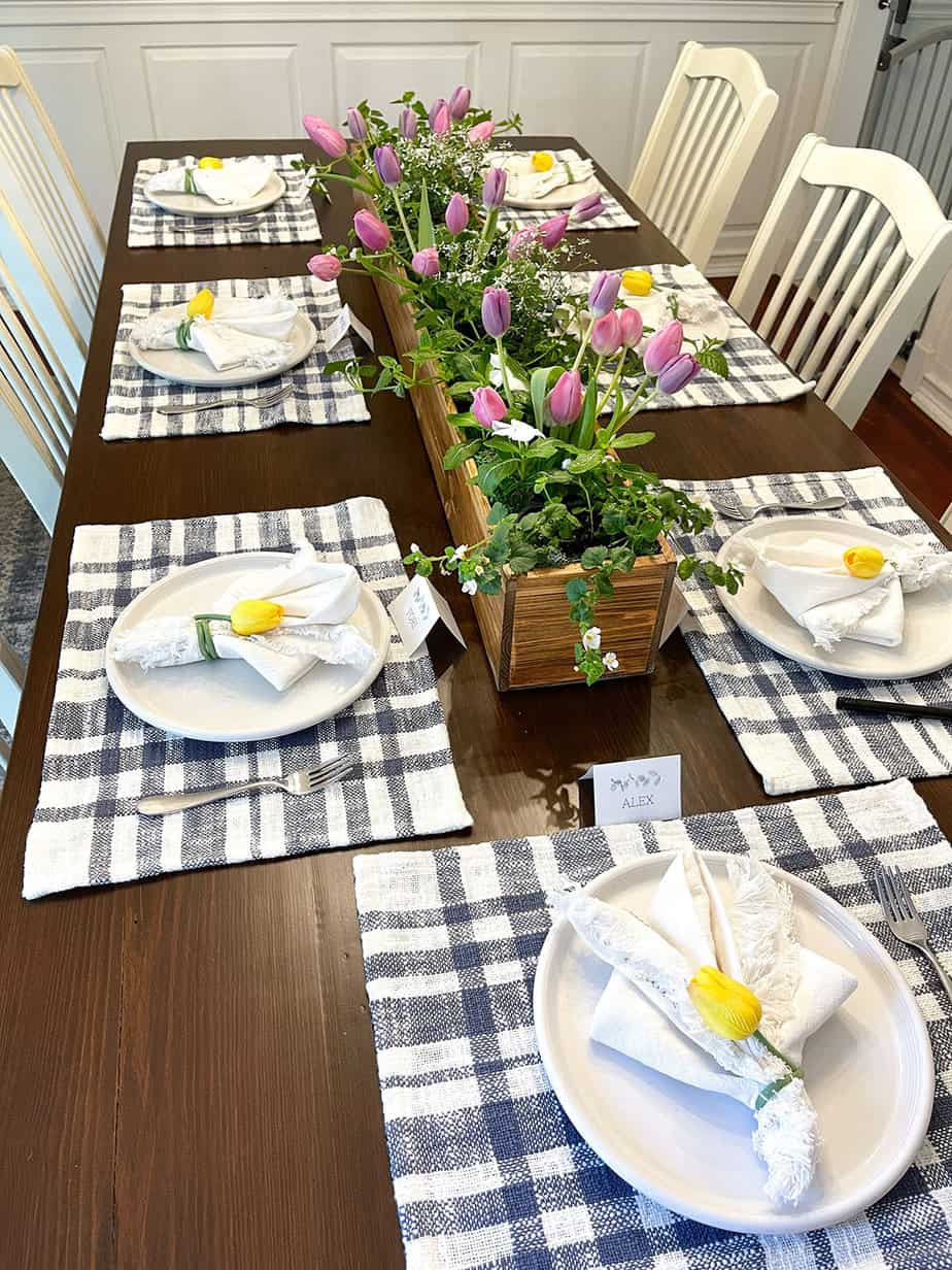 springtime tablescape with blue and white checkered placemats and tulip centerpiece in wooden box